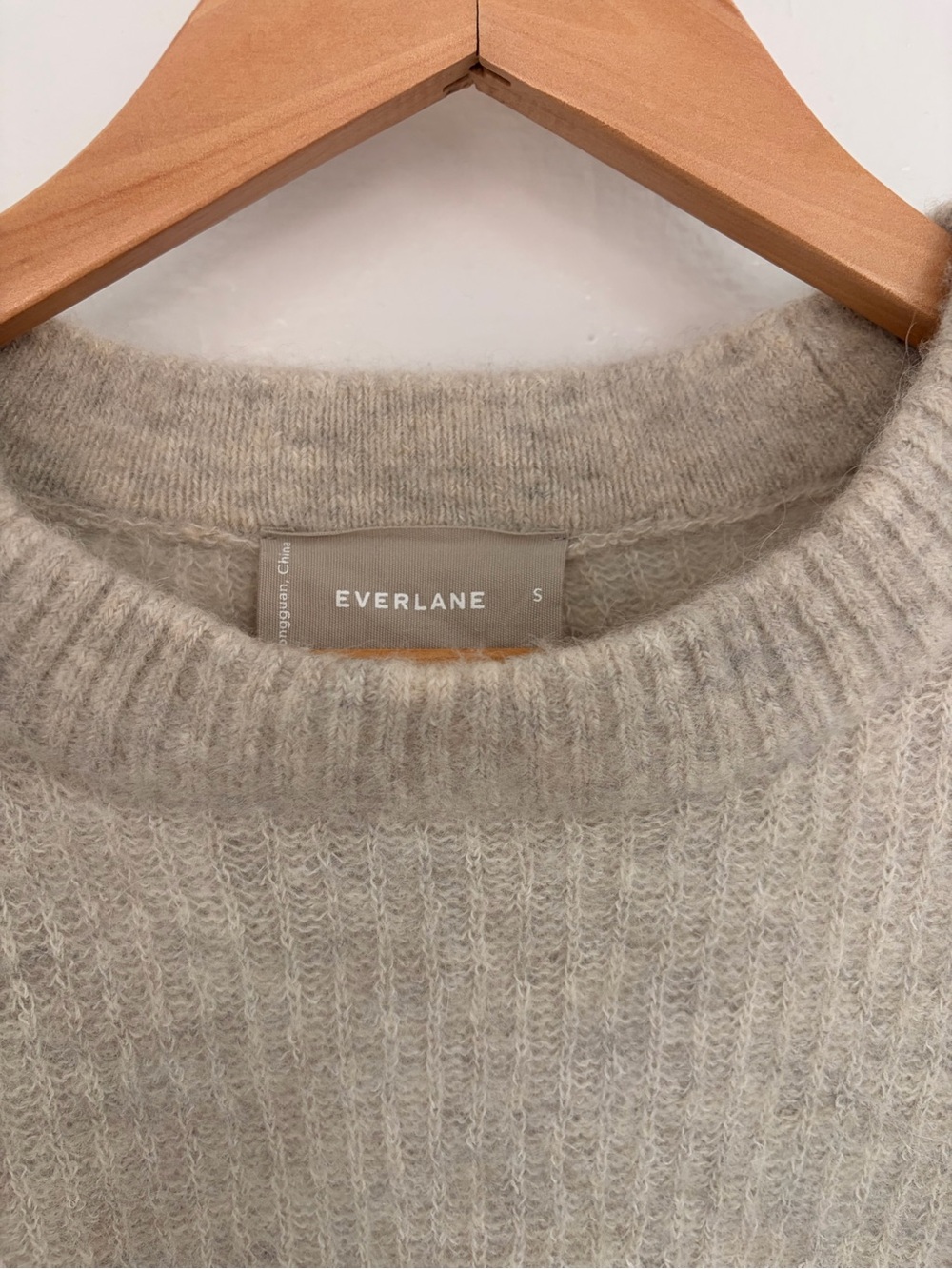 Everlane Cocoon Crew Sweater in Alpaca in Pumice Stone - Picture 5 of 7